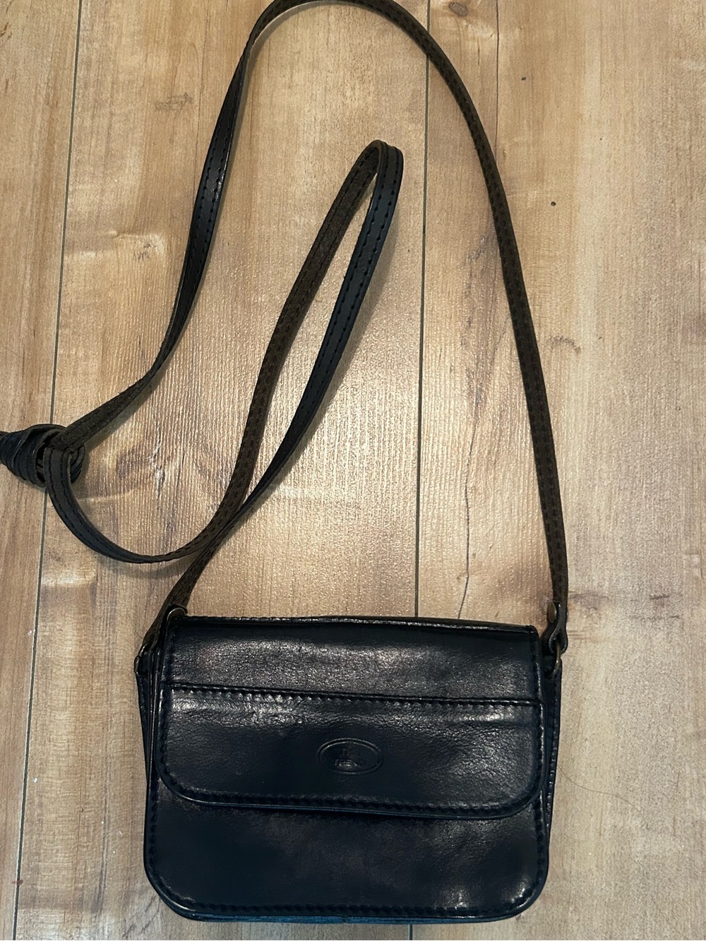 โจVintage THE TREND Unisex Italian Leather Crossbody Bag - Black & Brown
